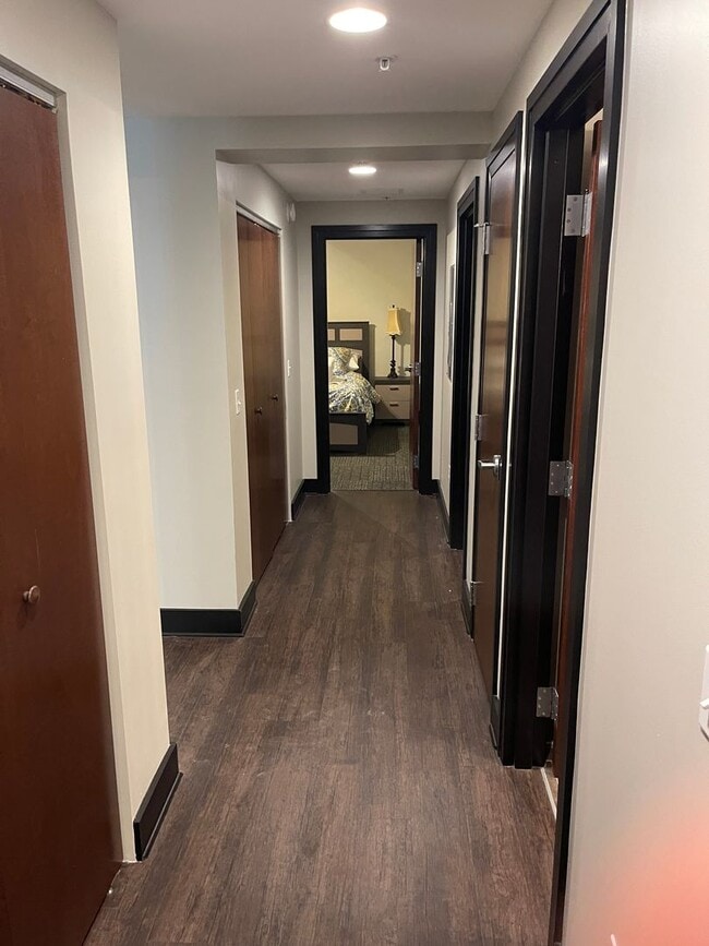Building Photo - Beautiful Downtown Condo!
