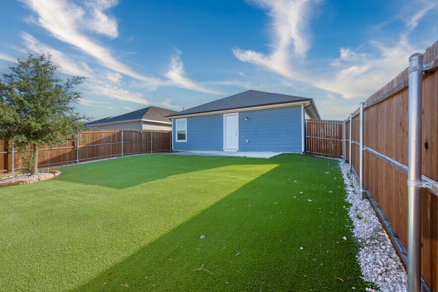 Building Photo - 7601 Bluebell Ln