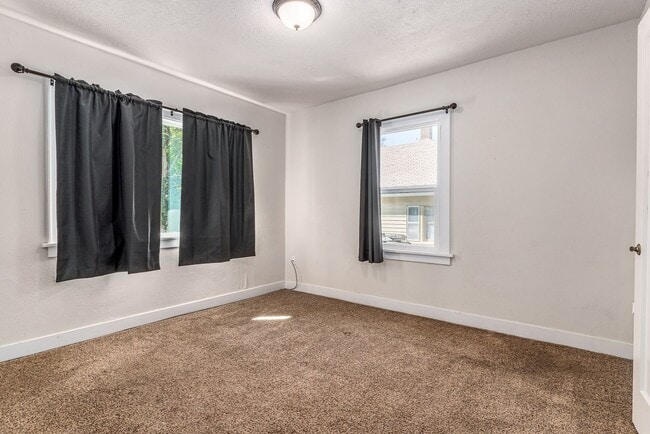 Building Photo - Charming 5-Bedroom South Hill Home Near Manito Park Coming Soon!