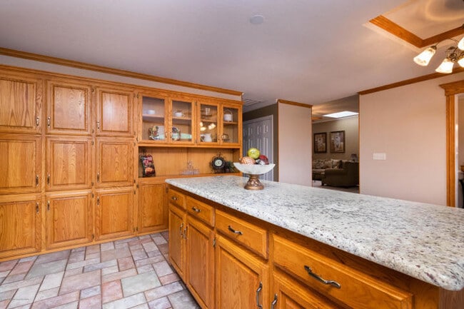 Building Photo - 4 Bedrooms 3 bathrooms, OFFICE 2 living rooms, and 2 car garage