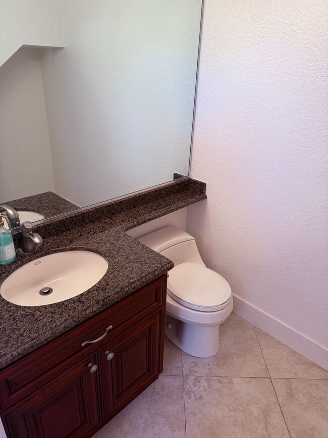 Building Photo - Updated 3BD/2.5BA 2-Story Townhouse in Pri...