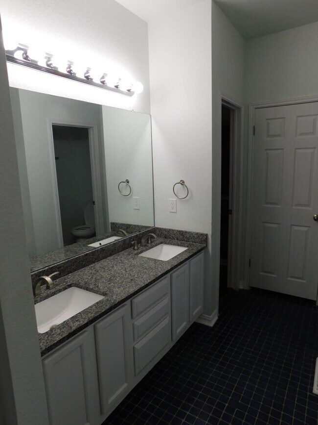 Building Photo - 1301 Leah Ln