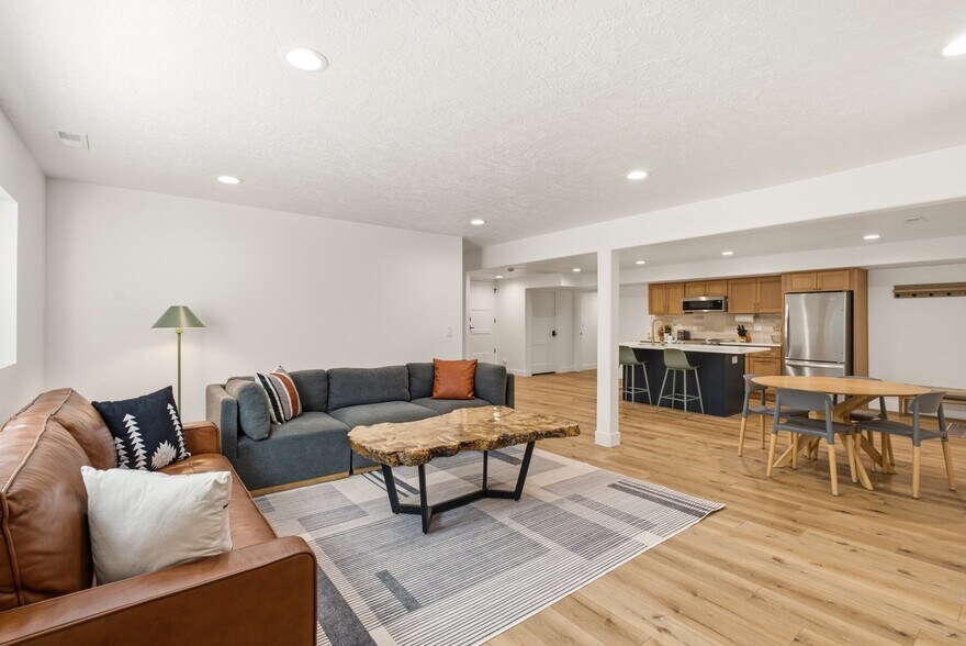Building Photo - 2453 Brookglen Dr