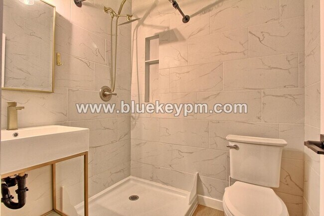 Building Photo - 3 Bed, 3.5 Baths Townhome With Garage Leve...