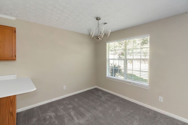 Building Photo - Charming 3BR/2BA Ranch Home in Stockbridge!