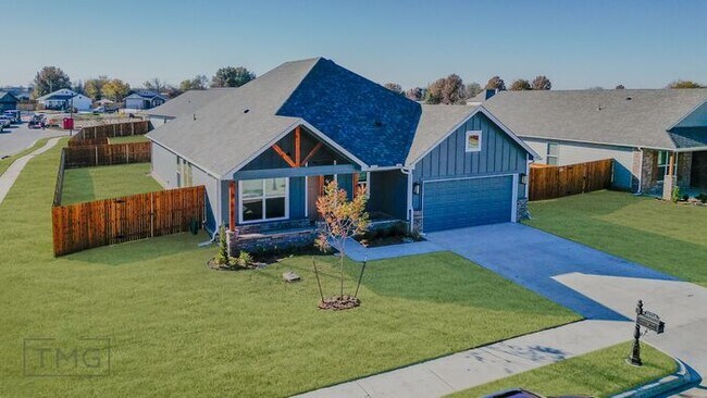 Building Photo - Elegant Living Awaits at Tacoma in Owasso