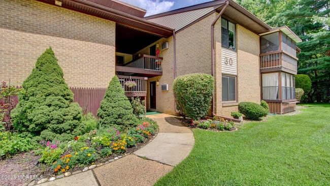 Primary Photo - 30 Meadow Green Cir