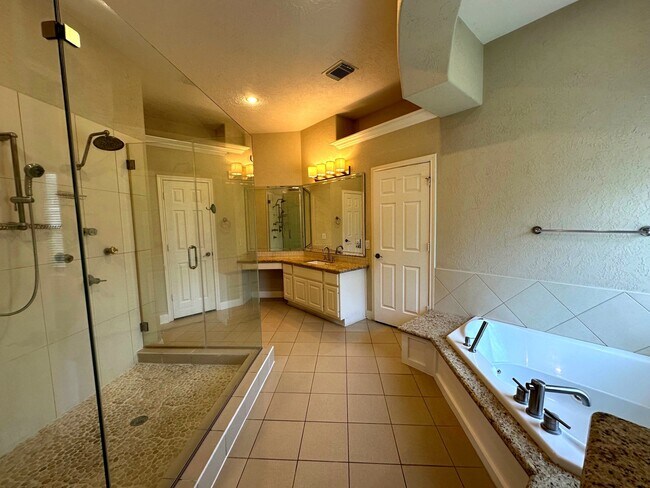 Building Photo - 10814 Keystone Fairway Dr