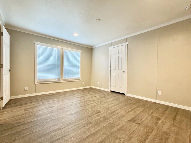 Building Photo - 109 Janice St