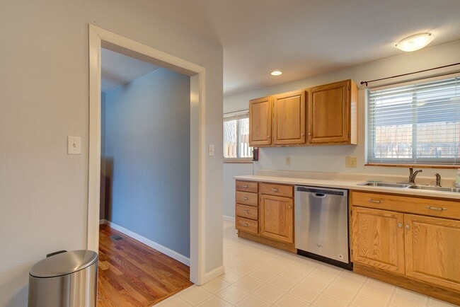 Building Photo - Ranch Style Brick home, charming and convenient!