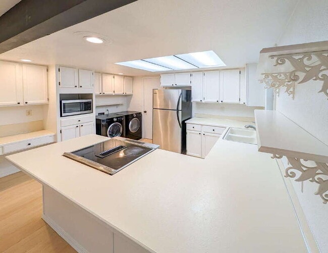 Building Photo - 115 E Jonathan Rd