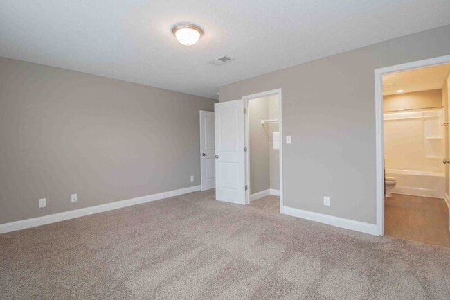 Building Photo - 325-D Landrum Pl