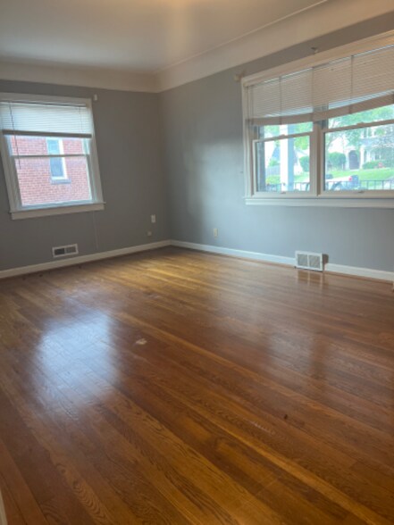 Building Photo - 3325 Mowbray Ln