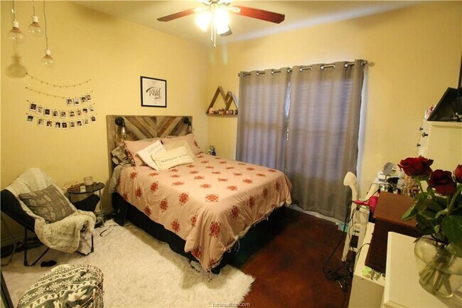 Building Photo - Spacious 4 Bedroom, 3 Bathroom House in Ho...