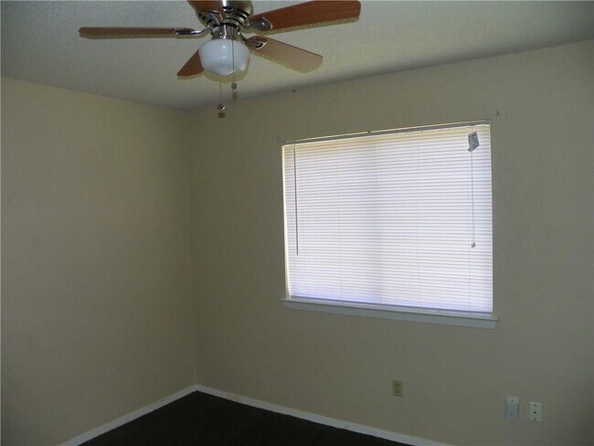 Building Photo - 9706 Eastwend Dr