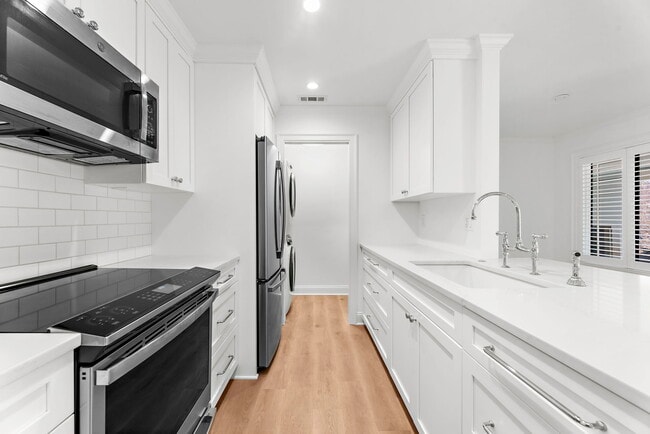 Building Photo - 1481 Center St Ext