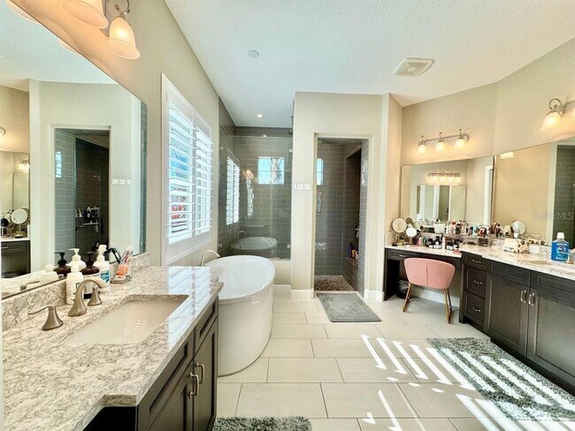 Building Photo - 10605 Sabella Dr