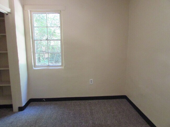 Building Photo - 28 Burgess Ct