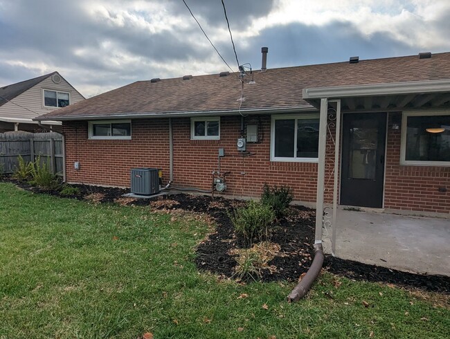 Building Photo - Renovated 3 Bed / 1.5 Bath in Huber Heights