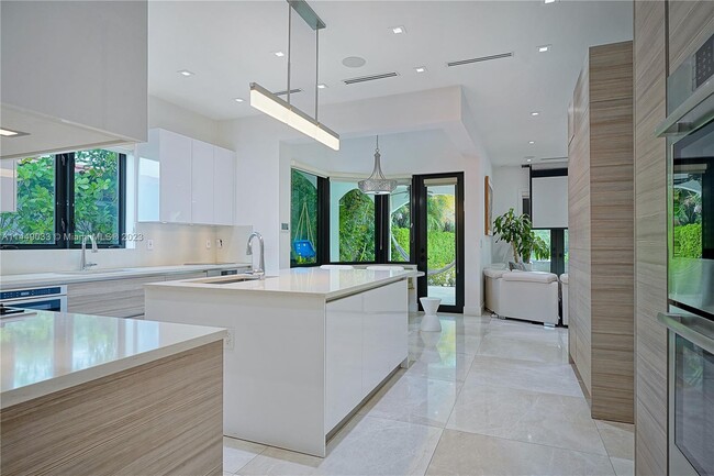 Building Photo - 3747 Prairie Ave