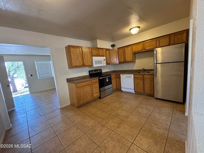 Building Photo - 3004 N Sparkman Blvd
