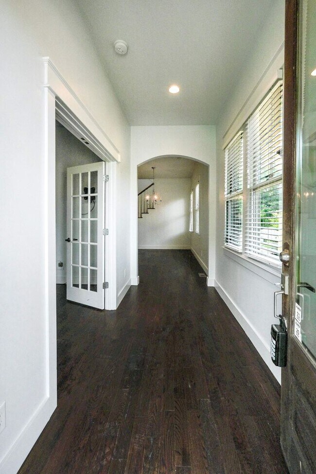 Building Photo - EAST NASHVILLE - FOUR BEDROOM Historic Home with amazing views of Nashville Skyline!