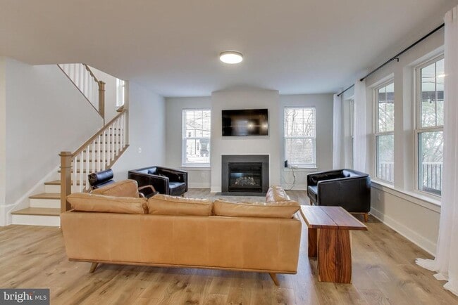 Building Photo - 3897 Hillview Ct