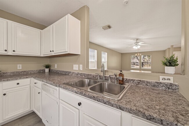 Building Photo - 17250 Cricketbriar Ct