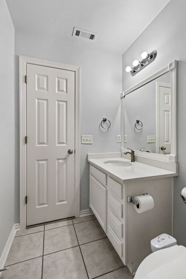 Building Photo - Great Location 3 Bedroom in Bentonville!