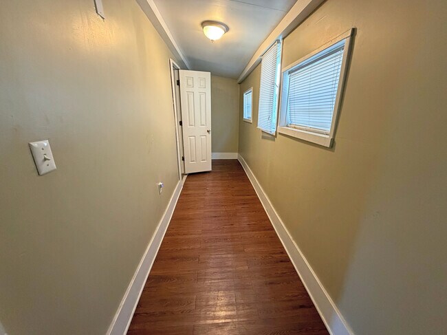 Building Photo - 1490 Indianola Ave