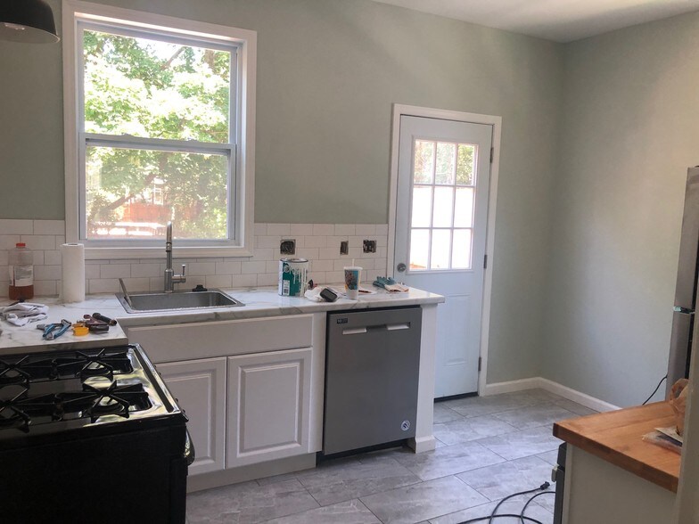 Building Photo - 362 Clinton St