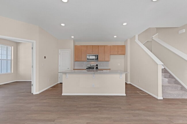 Building Photo - Contemporary 3 bedroom attached residence ...