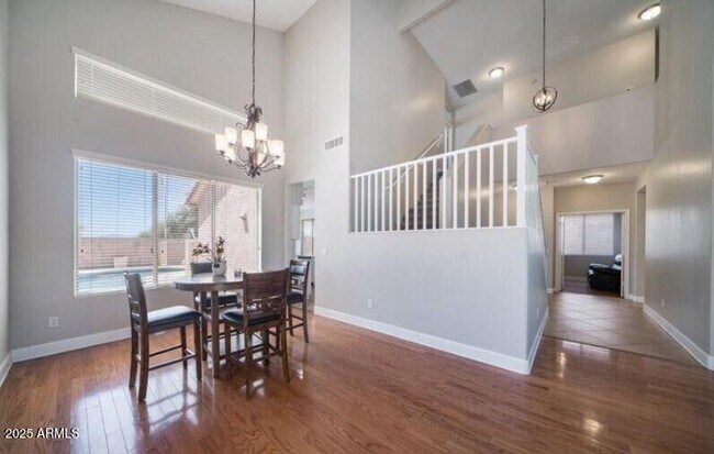Building Photo - 3924 S Hollyhock Pl