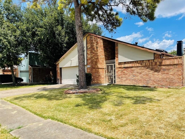 Building Photo - 6823 Songbrook Dr