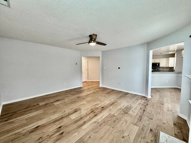 Building Photo - 4-Bedroom Home Castleton Ready 07-16-26! A Pet-Friendly Home - All Appliances - Fenced Yard - Exc...