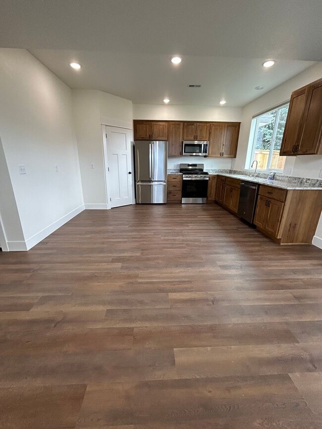 Building Photo - New Townhome