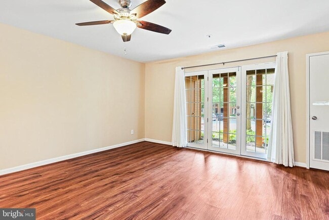 Building Photo - 4934 Columbia Rd