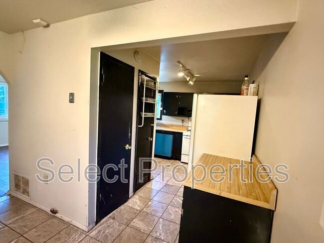 Building Photo - 3401 Fairview Dr