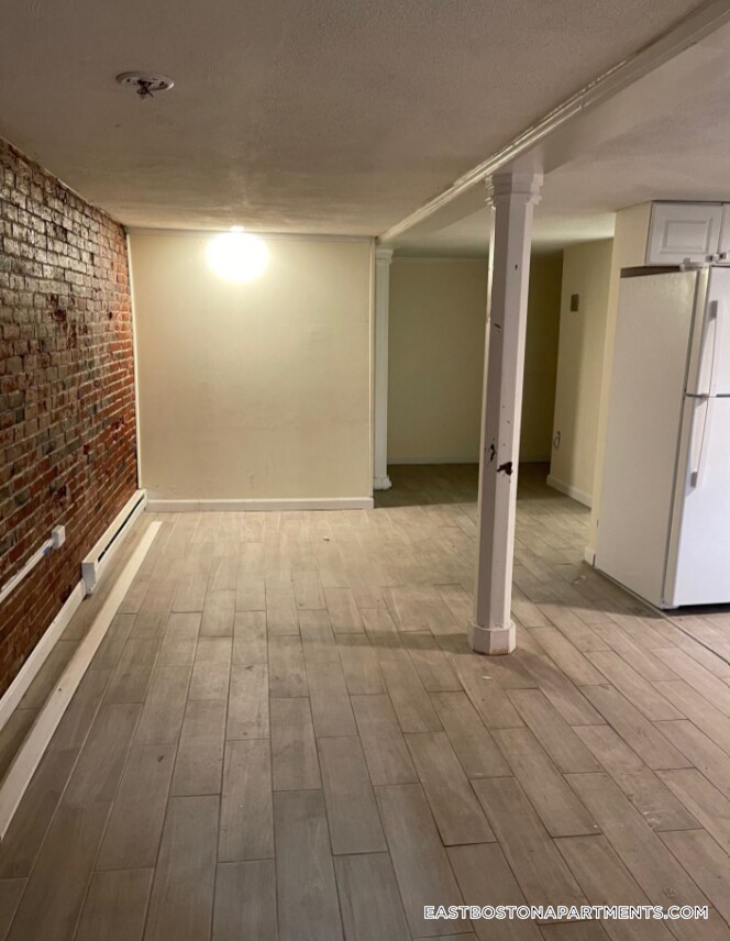 Building Photo - 31 Chelsea St