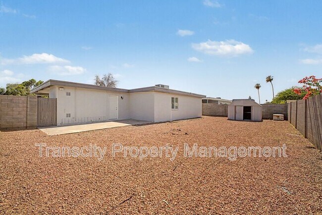Building Photo - 4328 E Saint Catherine Ave