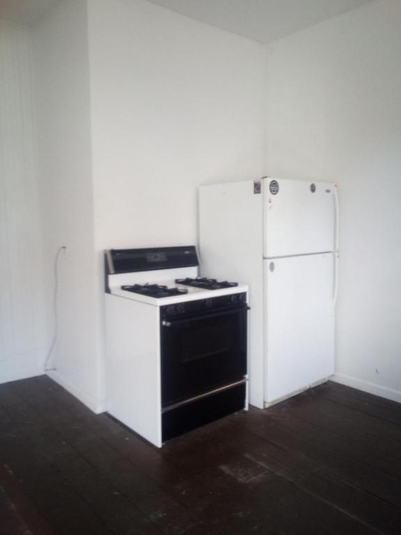 Building Photo - 118 E Railroad, Apt#8-Apt#8