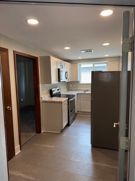 Building Photo - 145 Caledonia St