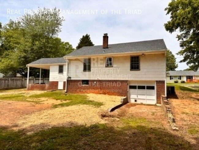 Building Photo - Rare Gem: 3Bd/1Ba home off of Country Club...