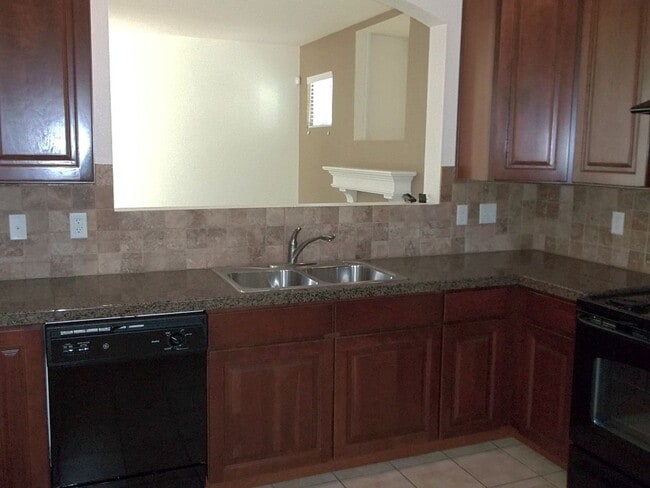 Building Photo - Comfortable & Roomy 3 Bedroom Home – Available August 10