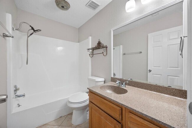 Building Photo - 2304 Silver Spur Dr