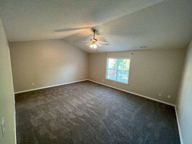 Building Photo - 135 Kimeo Way