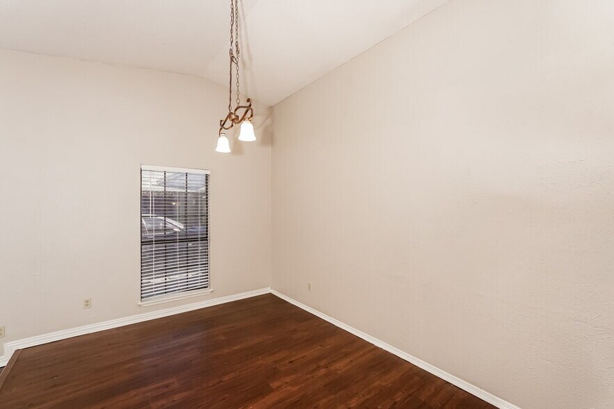 Building Photo - 3009 Joymeadow Dr