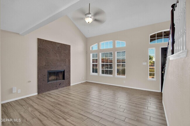 Building Photo - 11816 2 Towers Dr