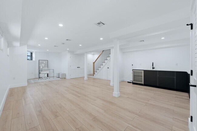Building Photo - 2602 Palisade Ave