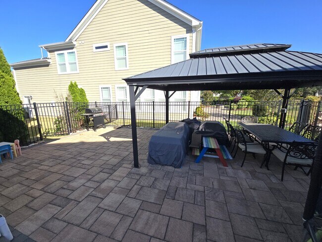 Building Photo - 1129 Flower St